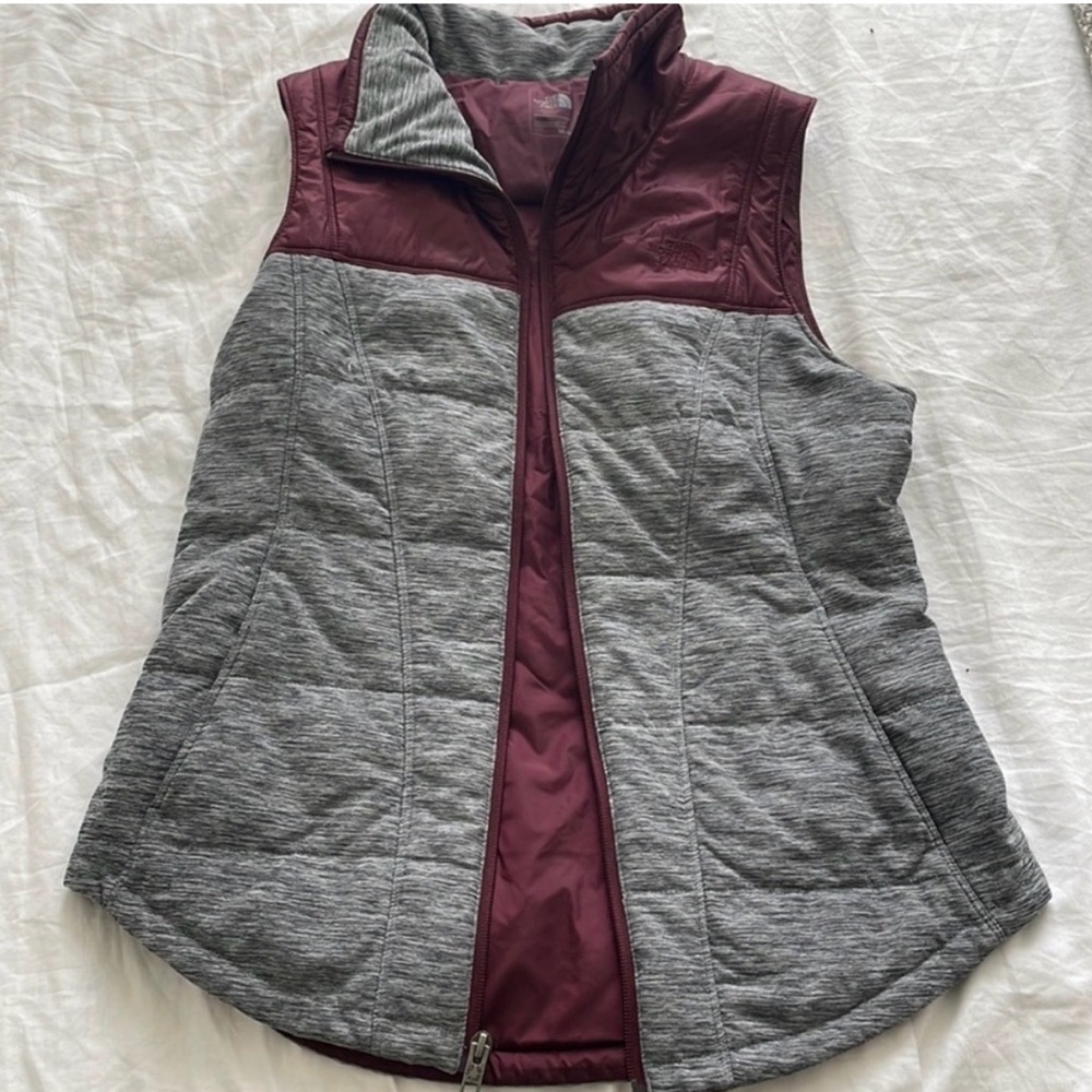 The North Face Women’s Medium Quilted Vest Gray Burgundy Outdoor Hiking